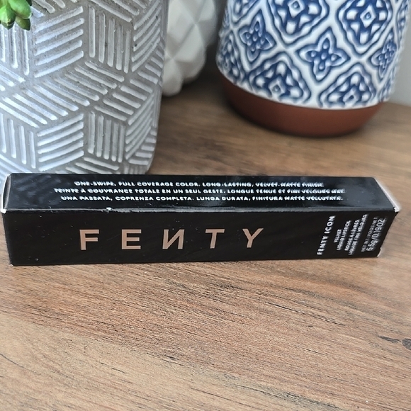 Fenty - Fenty Icon Velvet Liquid Lipstick in The MVP​​ - Picture 3 of 16